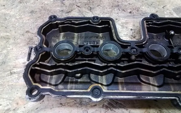 Couvercle de soupape Audi RS6 C6 OEM 07L103476P image 3