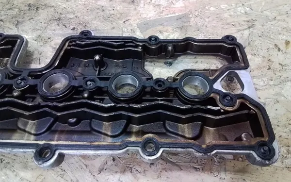 Couvercle de soupape Audi RS6 C6 OEM 07L103476P image 4
