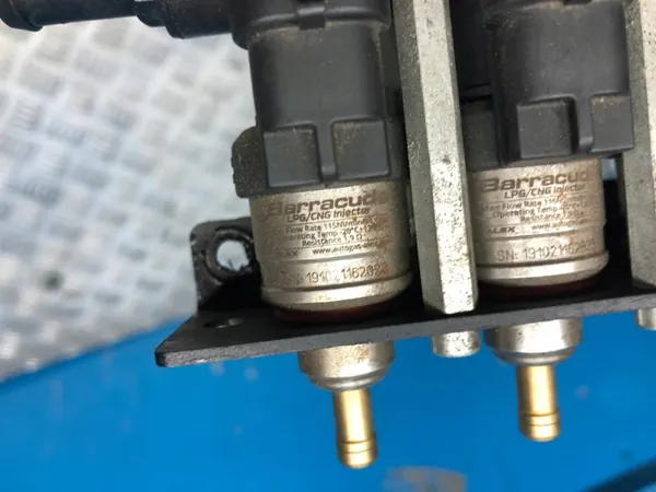 Barracuda LPG-suutinraide OEM 19100308350 image 4