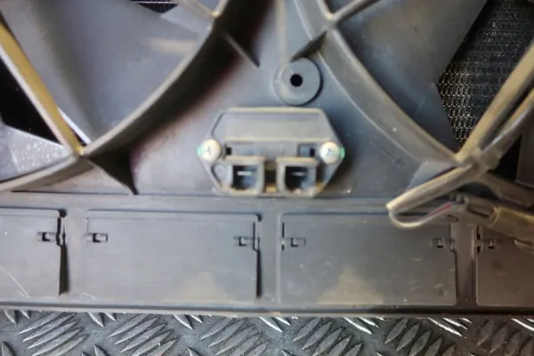 Maserati Granturismo Front Kühlerlüfter Komplett image 10
