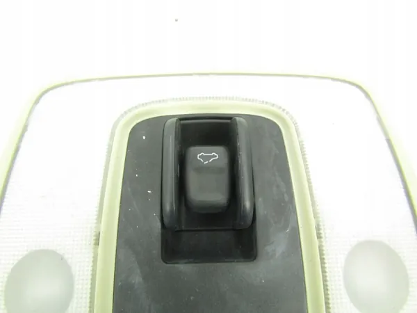 Luz interior Volvo V60 OEM 30798808 - Usado image 4