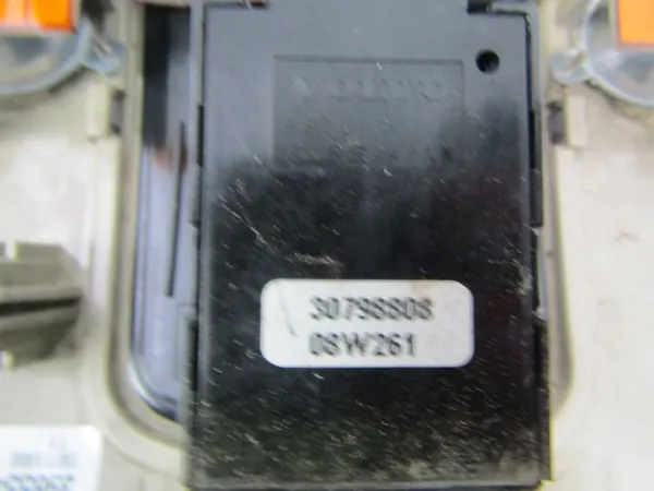 Luz interior Volvo V60 OEM 30798808 - Usado image 6
