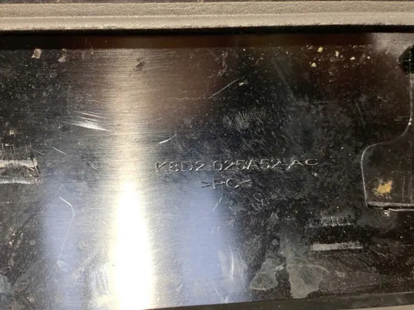 Oikea tuulilasinlista OEM K8D2-025A52-AC Land Rover image 8