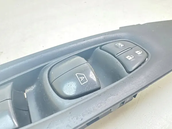 Raam voor voorraam schakelaar Nissan Qashqai 2015 8096014EA0AX image 2