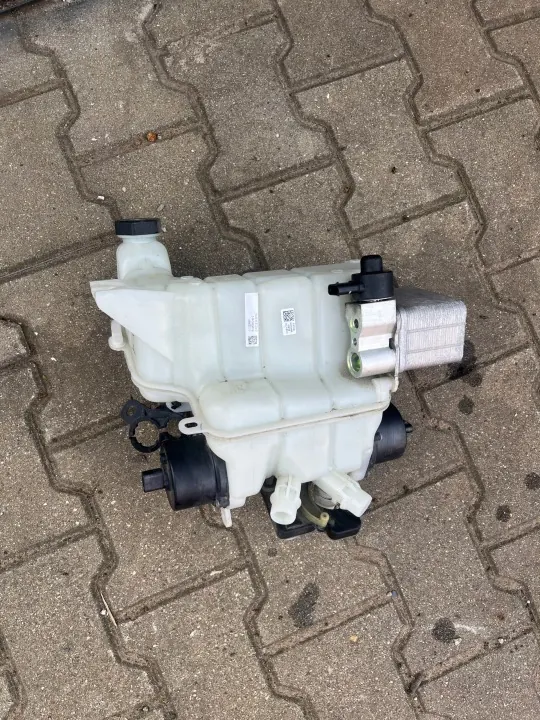 Tesla Model 3 Réservoir pompe à chaleur OEM 1077617-00-E image 2