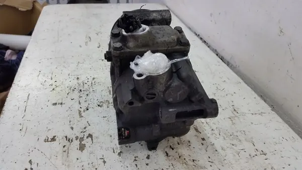 Ilmastointikompressori VW Touran Golf Passat B6 1K0820803S image 6