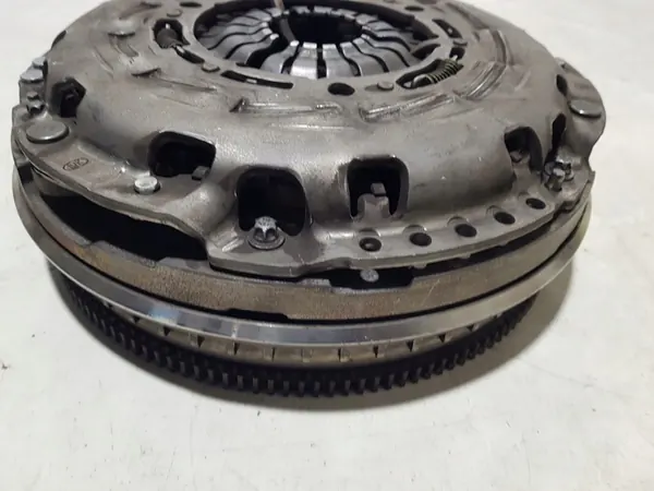 Kaksoismassavauhtipyörä Mercedes W212 W218 W204 W207 2.2 CDI image 3