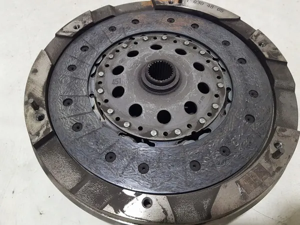 Kaksoismassavauhtipyörä Mercedes W212 W218 W204 W207 2.2 CDI image 5