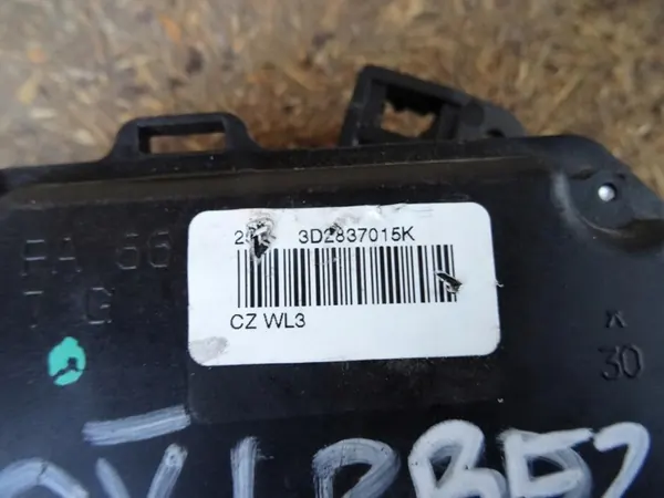 VW GOLF V Linke Vordertürschloss 9 Pin 3D2837015K image 3