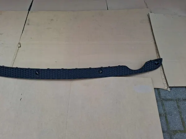 Rejilla de parachoques trasero AUDI Q5 8R OEM 8R0807823G image 3