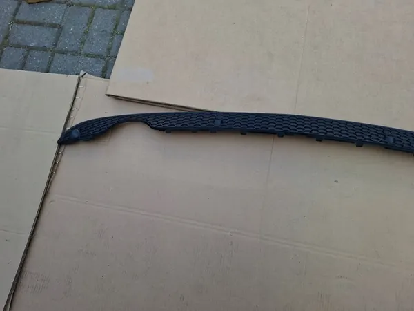 Rejilla de parachoques trasero AUDI Q5 8R OEM 8R0807823G image 4