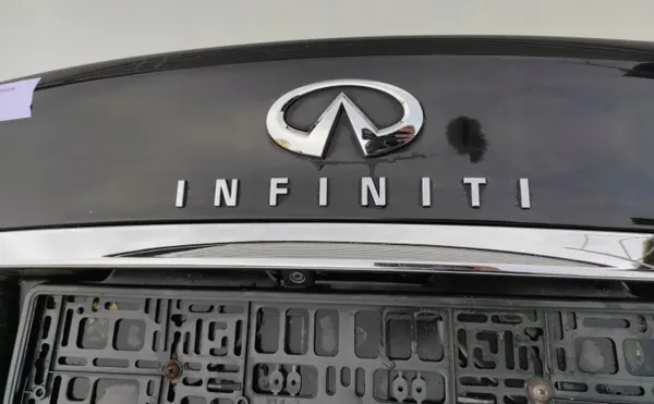 GA-LA-KY-PD-LT-Q70 Garniture Chrome Haut Coffre Infiniti Q70 image 4