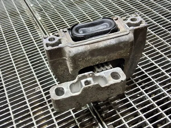 Soporte de motor Seat Leon 2.0 TDI 2017 5Q0199262BJ image 3