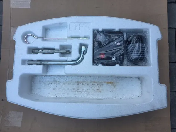 Insert Compresseur Coffre Suzuki Swift MK8 OEM image 2