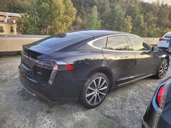 Etupuskuri vahvistus TESLA S 85D 13-16 image 6