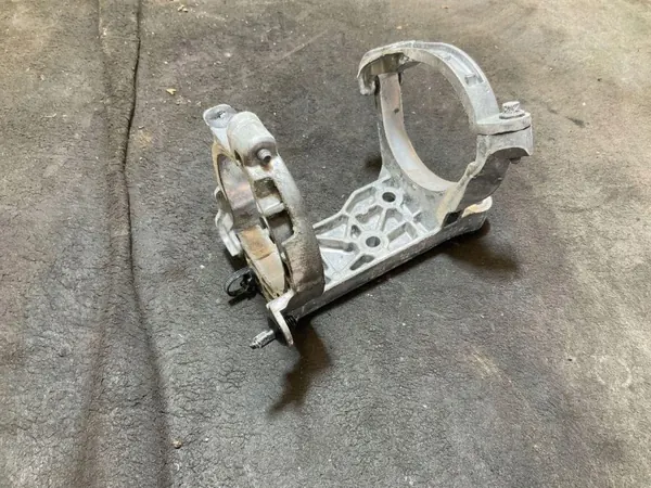 Gebrauchtes Volvo Motorraumteil OEM 32208553 image 2