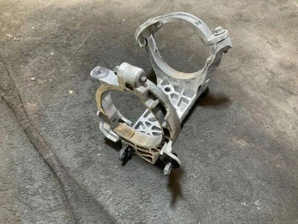 Gebrauchtes Volvo Motorraumteil OEM 32208553 image 3