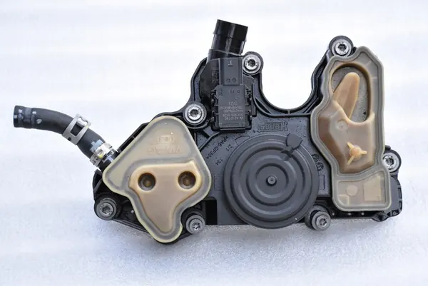 VW AUDI SKODA SEAT Cupra 2.0 TFSI Separador de Óleo 06Q103495B image 1