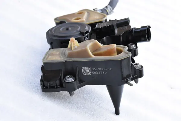 VW AUDI SKODA SEAT Cupra 2.0 TFSI Separador de Óleo 06Q103495B image 2