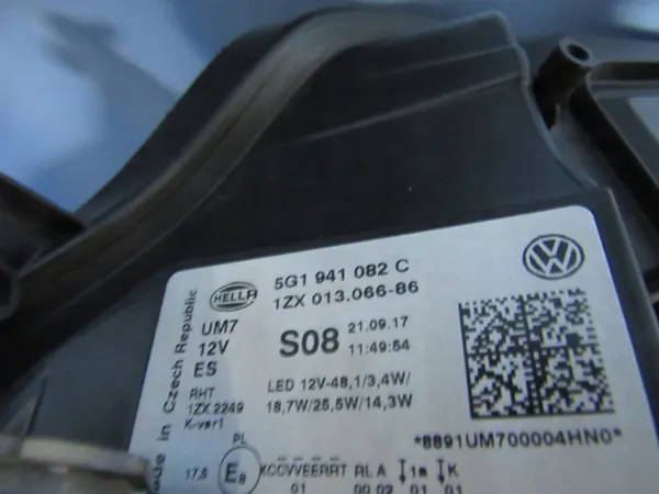 Farol Direito VW Golf VII 5G1 R Preto Full LED image 10