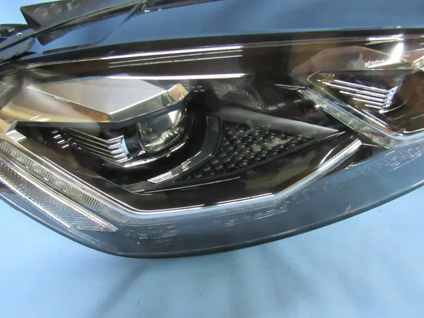 Farol Direito VW Golf VII 5G1 R Preto Full LED image 2