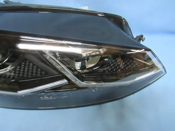 Farol Direito VW Golf VII 5G1 R Preto Full LED image 3