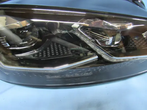 Farol Direito VW Golf VII 5G1 R Preto Full LED image 4