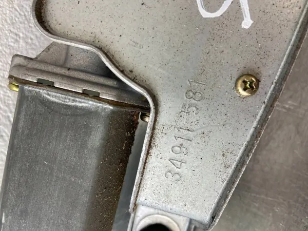 Moteur d'essuie-glace arrière Subaru Forester I OEM 34911581 image 3