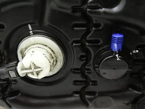 Tanque & Bomba AdBlue Jaguar XE X760 OEM JX73-5J228-AC image 4