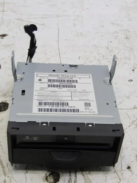 Jeep Cherokee CD-Wechsler P68225372AB - Gebraucht image 2