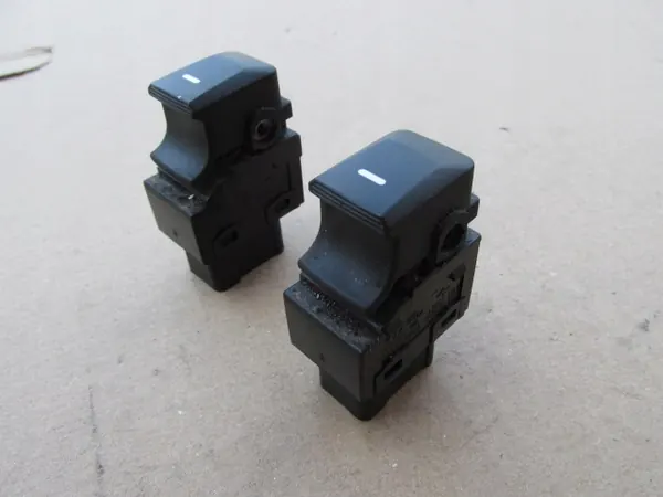 Kia Sportage III Raam Schakelaar 93575-1H000 image 3