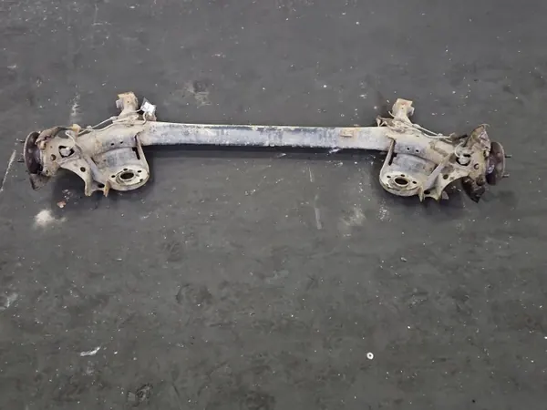 Viga de eje trasero OEM IMPRK1550214 para Toyota Auris I image 2