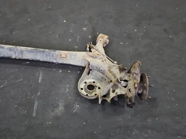 Viga de eje trasero OEM IMPRK1550214 para Toyota Auris I image 4