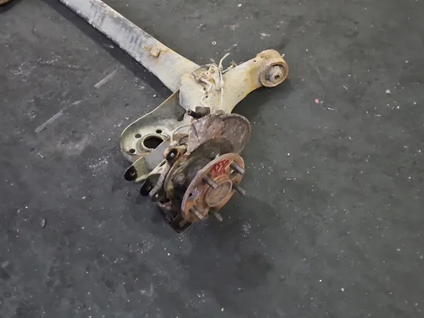Viga de eje trasero OEM IMPRK1550214 para Toyota Auris I image 5