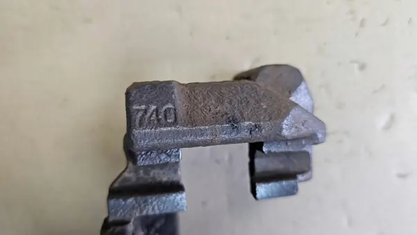 VW GOLF V AUDI SEAT SKODA Etupuolen Puristuskiinnike OEM image 4