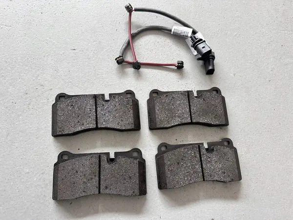 Achterremblokken Lamborghini HURACAN 4S0698451J image 4