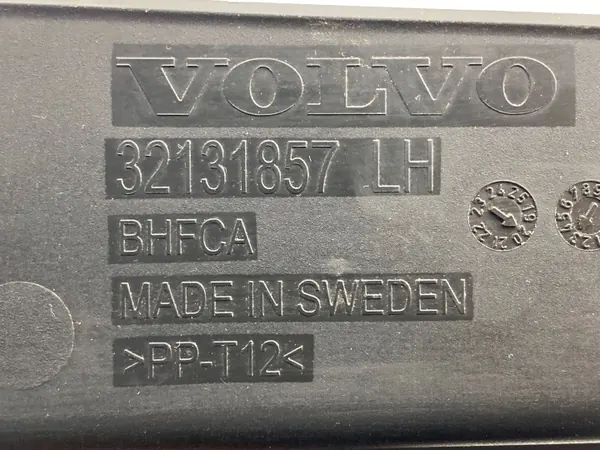 Volvo XC40 Capa cinto dianteiro OEM 32131857 image 7