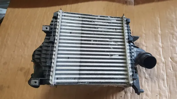 OEM 4M0145803BP välijäähdytin Porsche Cayennessa image 3