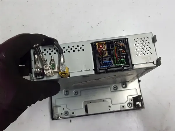 Radio CD SEAT OEM 5F0035869C - Usado image 3