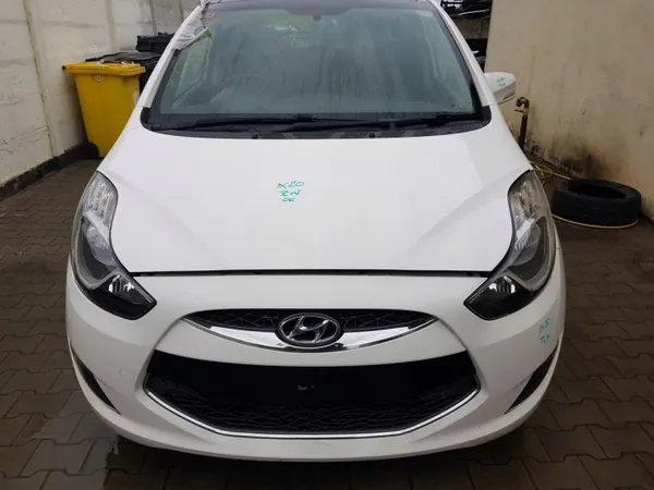 HYUNDAI IX20 Höger framlykta UK 2010- OEM image 3