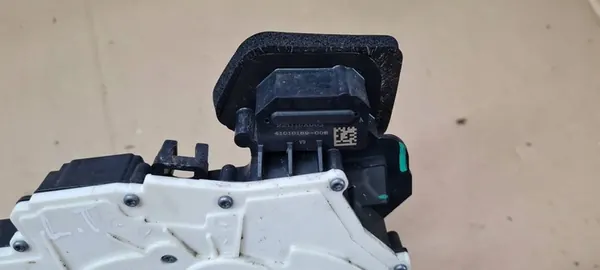 Audi Q8 2023 Linke Hintertürschloss image 8