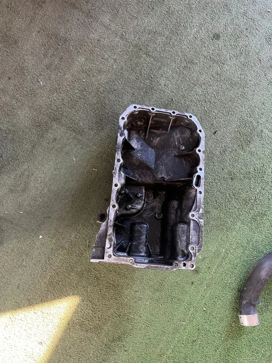 BMW 3 E90 E91 2.0 N47 Oljetunna Stor E92 image 2