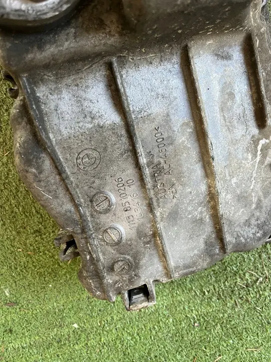 BMW 3 E90 E91 2.0 N47 Oljetunna Stor E92 image 3