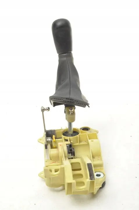 Volvo V50 2.4 D5 Växelspak OEM 31259288 image 6