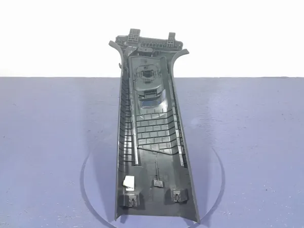 Skoda Octavia IV B-stijl Bekleding Rechts OEM 5E3867244 image 3