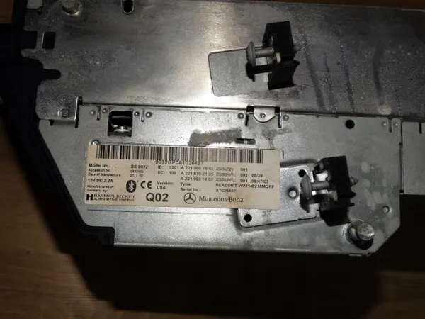 Mercedes W221 Navigation Radio SD Wechsler OEM A2219007802 image 4