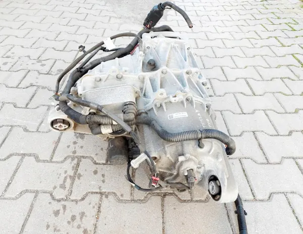 Tesla Model Y Taka sähkömoottori OEM 1587780-00-A image 4