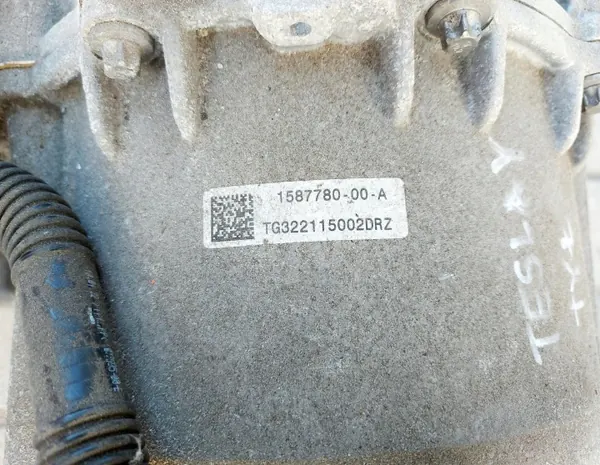 Tesla Model Y Taka sähkömoottori OEM 1587780-00-A image 5