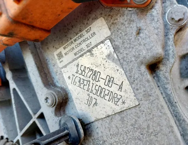 Tesla Model Y Taka sähkömoottori OEM 1587780-00-A image 6