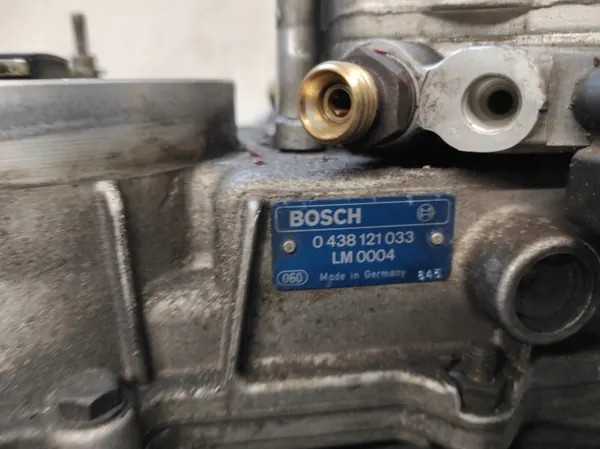 Distributeur Essence Mercedes W124 3.0 OEM 0438121033 image 8